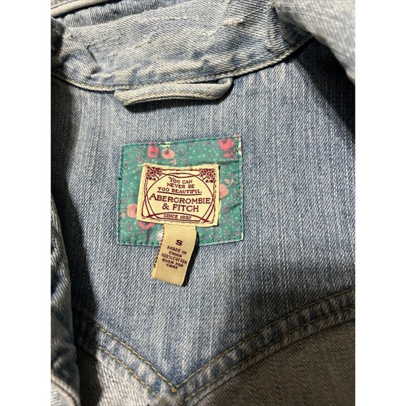 Abercrombie & Fitch Distressed Jean Jacket Size Small Womens Long Sleeve - Picture 4 of 8